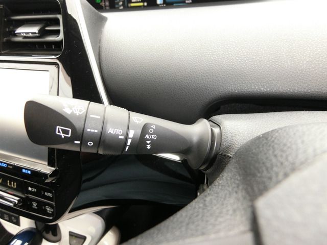 TOYOTA PRIUS 2016 Image 31