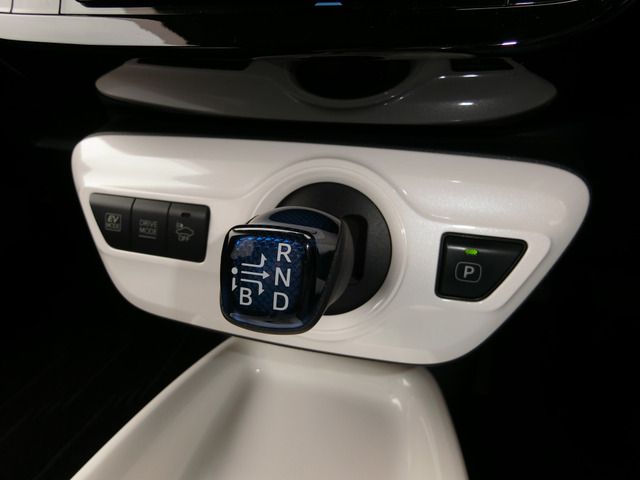 TOYOTA PRIUS 2016 Image 31