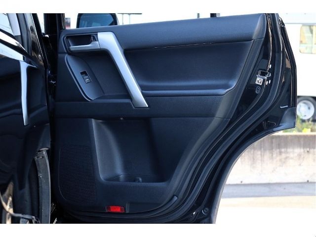 TOYOTA LANDCRUISER PRADO 2022 Image 31