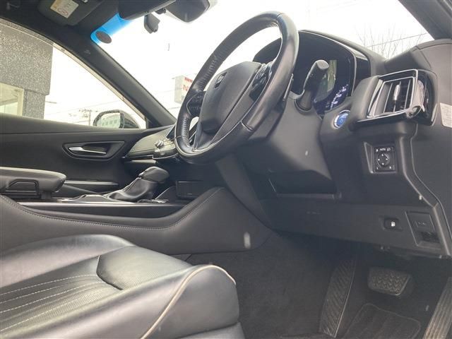 TOYOTA CROWN SEDAN HYBRID 4 2018 Image 31