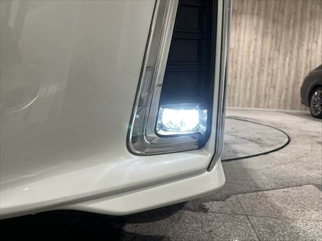 TOYOTA ALPHARD HYBRID 4WD 2018 Image 31