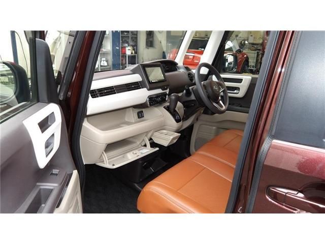 HONDA N BOX 2017 Image 31