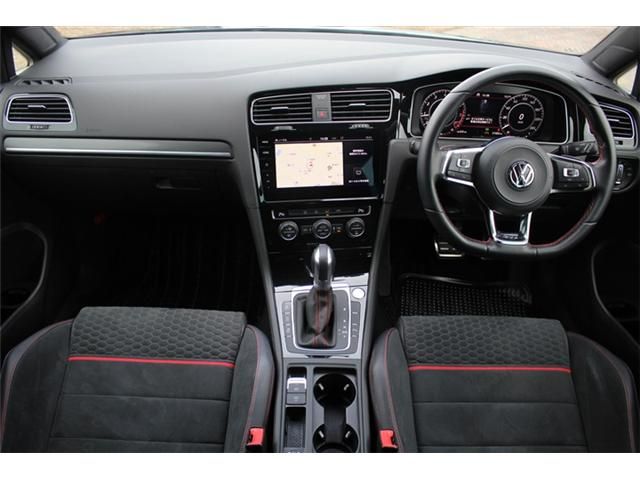 VOLKSWAGEN GOLF GTI 2019 Image 31
