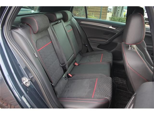 VOLKSWAGEN GOLF GTI 2019 Image 31