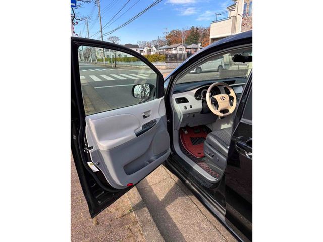 TOYOTA SIENNA 2011 Image 31