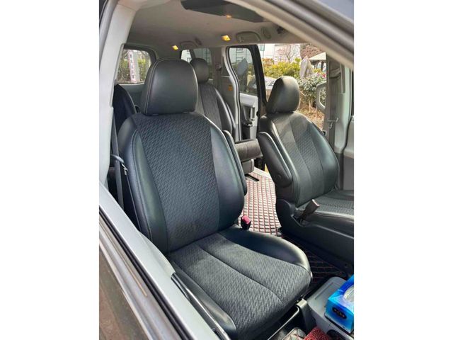 TOYOTA SIENNA 2011 Image 31