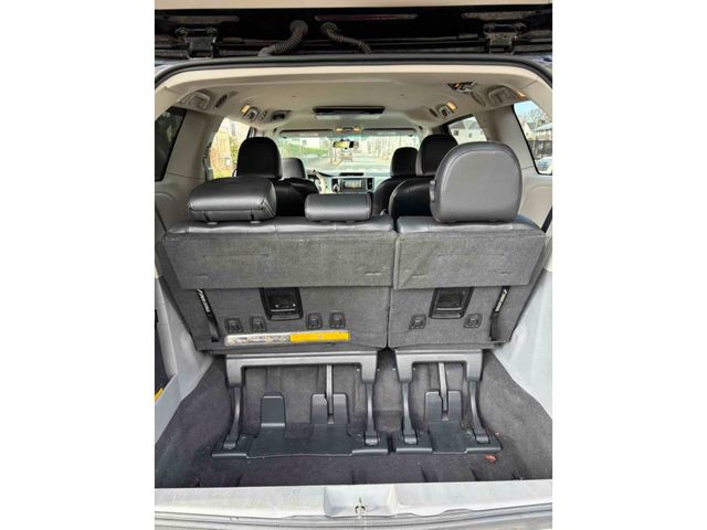 TOYOTA SIENNA 2011 Image 31