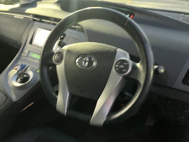 TOYOTA PRIUS 2013 Image 31