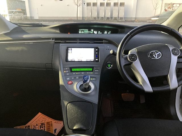 TOYOTA PRIUS 2013 Image 31