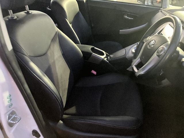 TOYOTA PRIUS 2013 Image 31