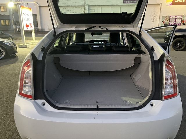 TOYOTA PRIUS 2013 Image 31