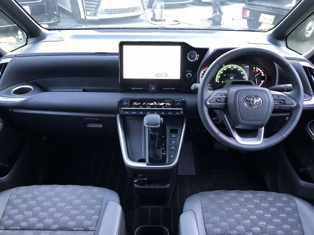 TOYOTA VOXY 2022 Image 31