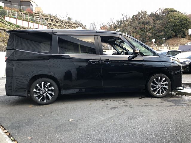 TOYOTA VOXY 2022 Image 31