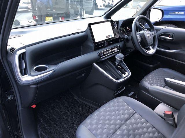 TOYOTA VOXY 2022 Image 31