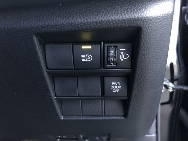 TOYOTA VOXY 2022 Image 31