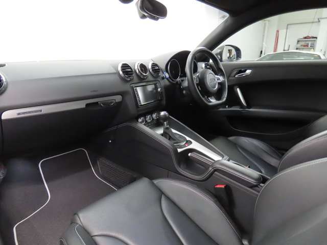AUDI TT RS PLUS COUP 2014 Image 31