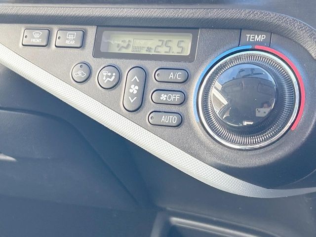 TOYOTA AQUA 2013 Image 31