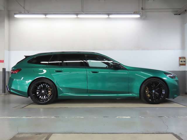 BMW M5 TOURING 2025 Image 31