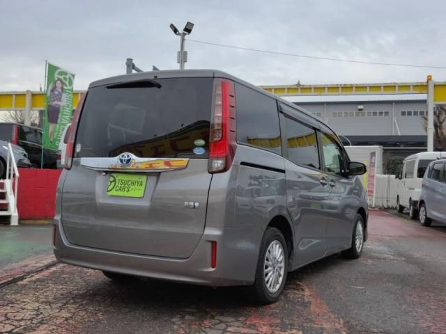 TOYOTA NOAH HYBRID 2015 Image 31