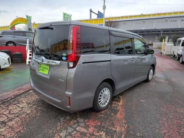 TOYOTA NOAH HYBRID 2015 Image 31