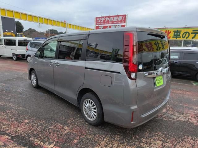 TOYOTA NOAH HYBRID 2015 Image 31