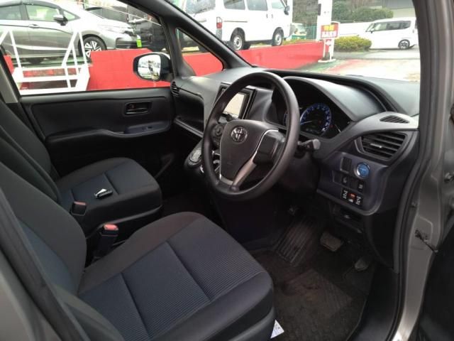 TOYOTA NOAH HYBRID 2015 Image 31