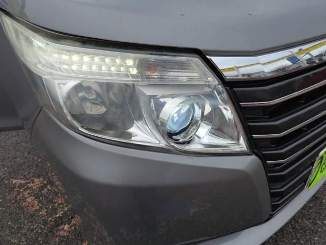 TOYOTA NOAH HYBRID 2015 Image 31