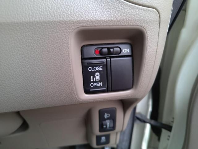 HONDA N BOX 2013 Image 31