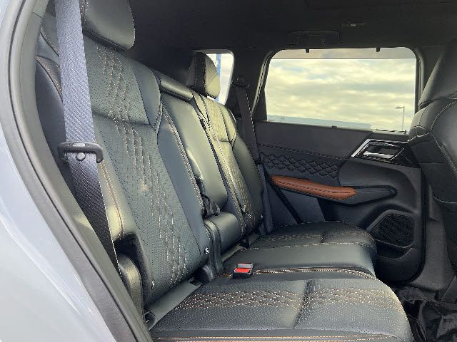 MITSUBISHI OUTLANDER PHEV 2024 Image 31