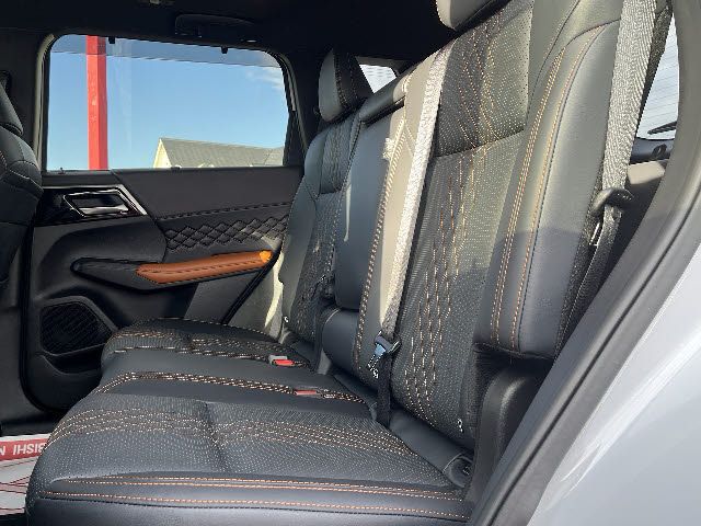 MITSUBISHI OUTLANDER PHEV 2024 Image 31