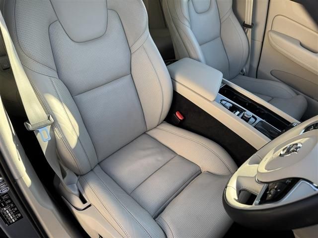 VOLVO XC60 2018 Image 31