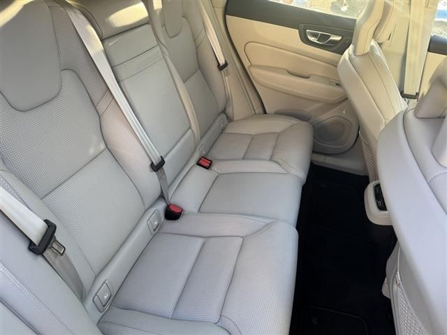 VOLVO XC60 2018 Image 31