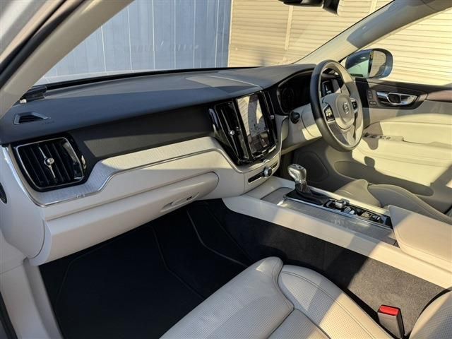 VOLVO XC60 2018 Image 31