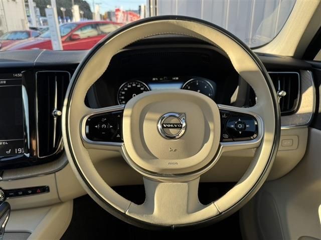 VOLVO XC60 2018 Image 31