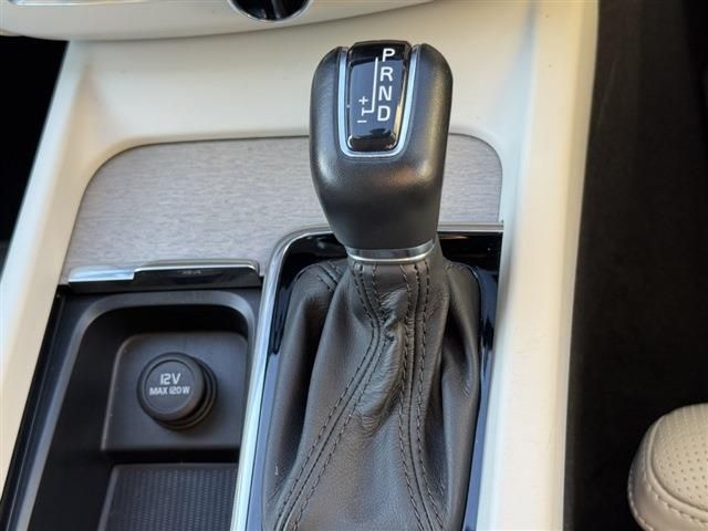 VOLVO XC60 2018 Image 31