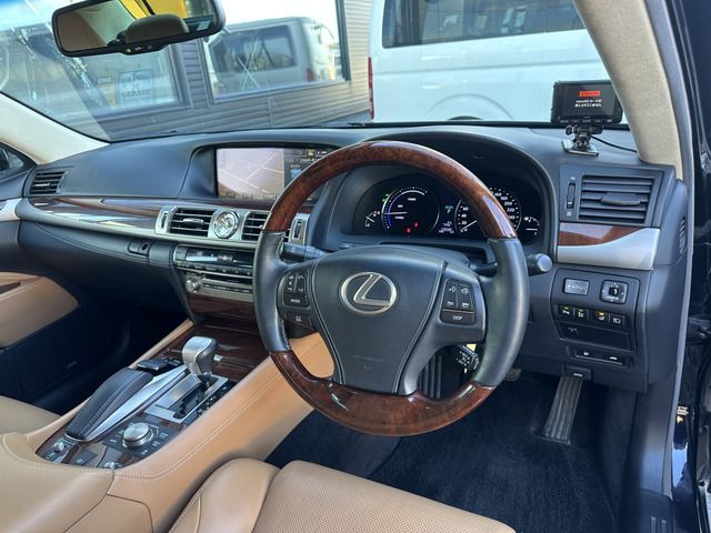 TOYOTA LEXUS LS600H 2015 Image 31
