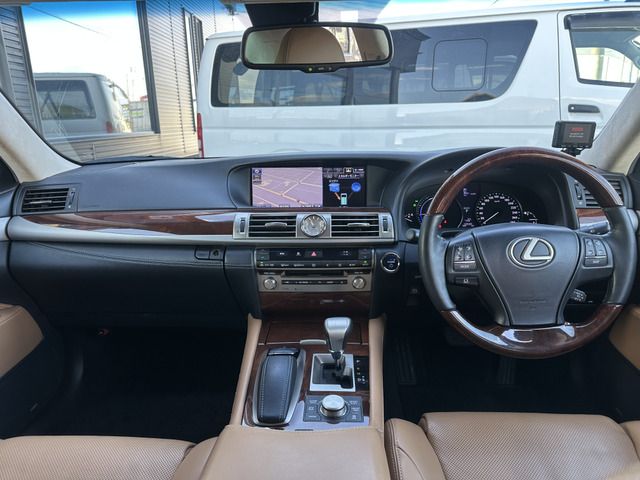 TOYOTA LEXUS LS600H 2015 Image 31
