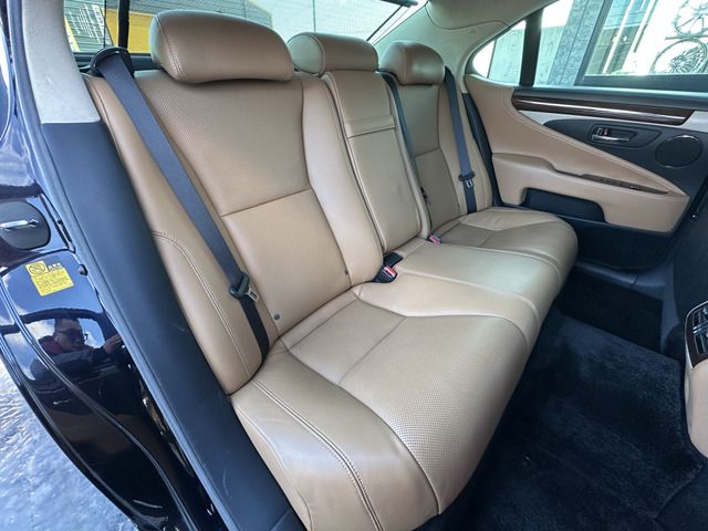 TOYOTA LEXUS LS600H 2015 Image 31