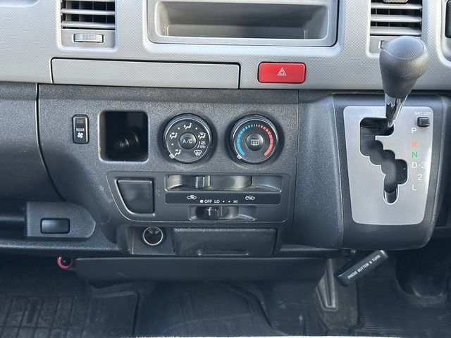 TOYOTA HIACE VAN 4WD 2010 Image 31