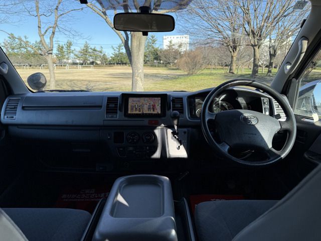 TOYOTA HIACE VAN 4WD 2010 Image 31