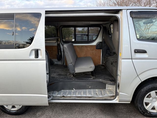 TOYOTA HIACE VAN 4WD 2012 Image 31