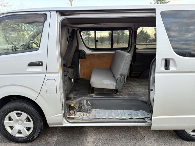 TOYOTA HIACE VAN 4WD 2012 Image 31