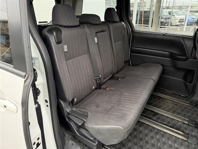 TOYOTA NOAH 2023 Image 31