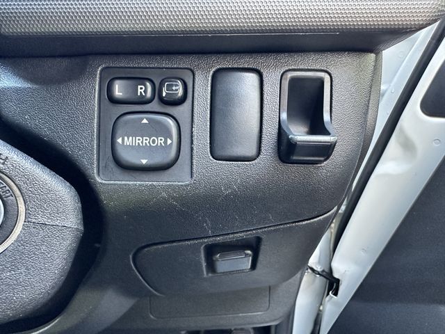 TOYOTA HIACE VAN 2WD 2013 Image 31