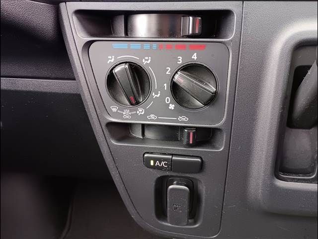 DAIHATSU HIJET DECKVAN 4WD 2020 Image 31