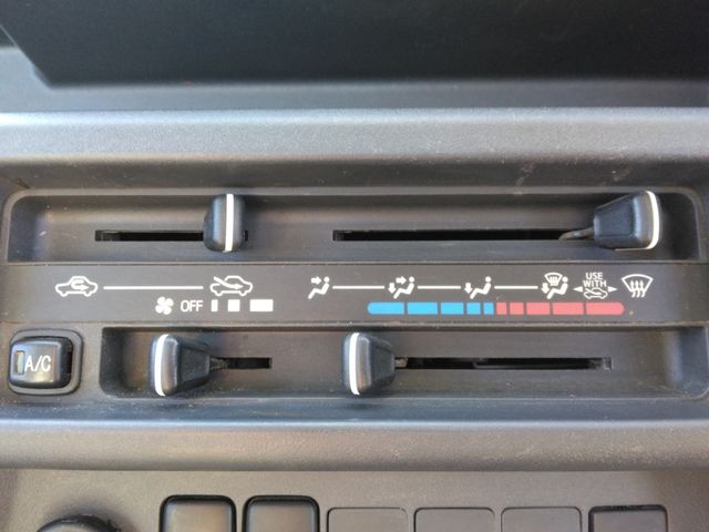 DAIHATSU HIJET TRUCK 4WD 2016 Image 31