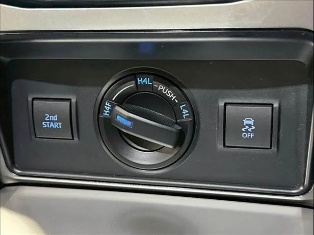 TOYOTA LANDCRUISER PRADO 2023 Image 31