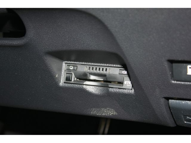 TOYOTA PRIUS 2016 Image 31