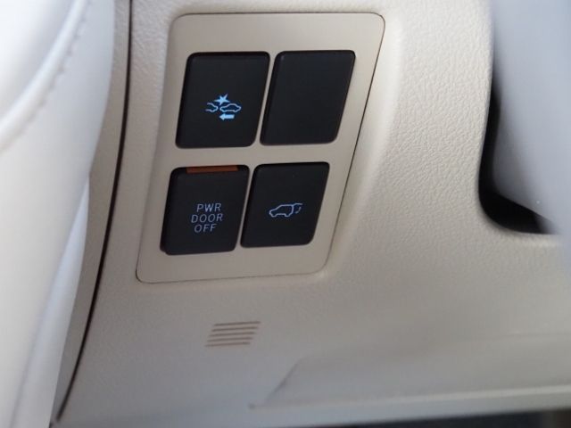 TOYOTA LANDCRUISER WAGON 2018 Image 31