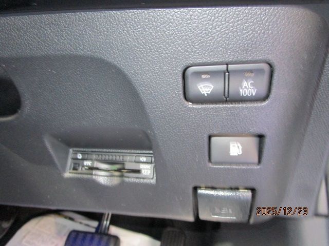 TOYOTA PRIUS 4WD 2016 Image 31